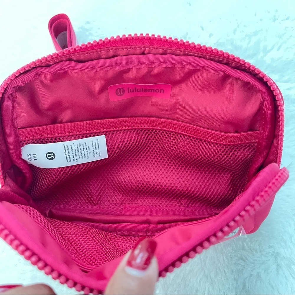 Lululemon Everywhere Belt Bag 1L Wordmark - Picture 11 of 11